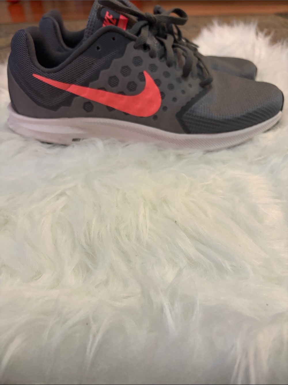 Size 9.5 W Nike Downshifter 7 Gray Sneakers